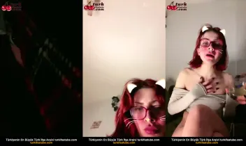 Sevgili Lolita Kızın Yanında Eğlenceli Kapıcık Yayında