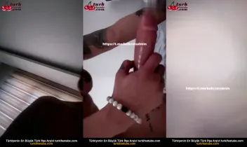 Niloya açığa çıkan seksi bayanın dildo gösterisi